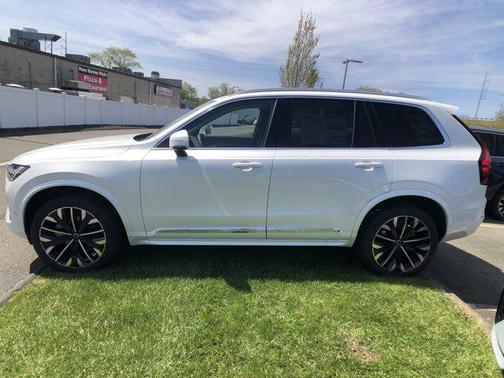 2025 Volvo XC90 B6 Ultra