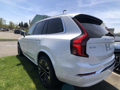 2025 Volvo XC90 B6 Ultra