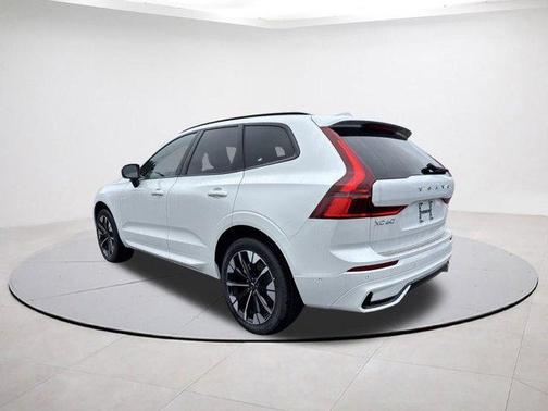 2026 Volvo XC60 B5 Plus