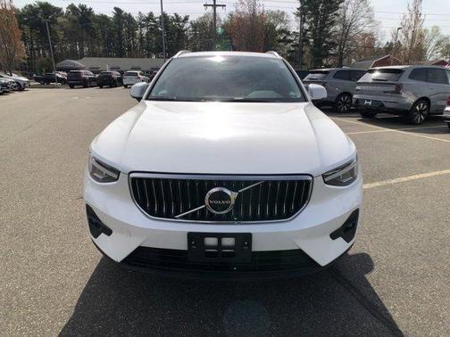 2025 Volvo XC40 B5 Plus Bright Theme