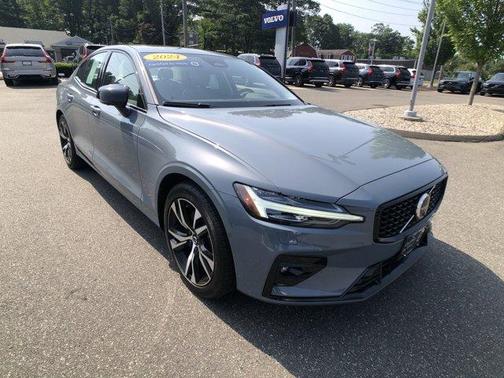 2024 Volvo S60 B5 Plus Dark Theme