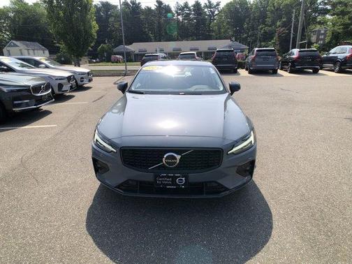 2024 Volvo S60 B5 Plus Dark Theme