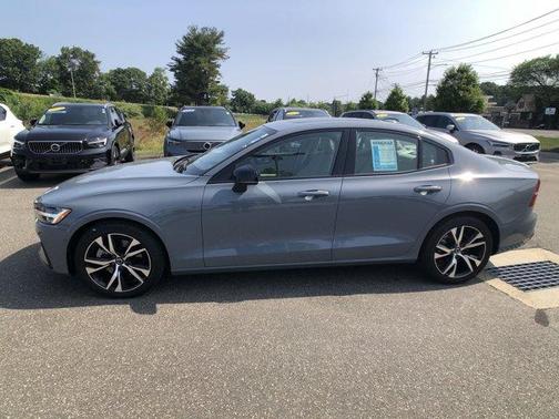 2024 Volvo S60 B5 Plus Dark Theme