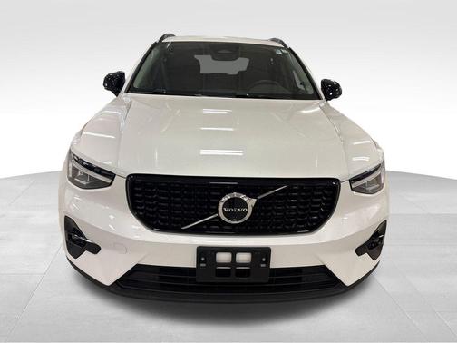 Crystal White Pearl 2025 Volvo XC40 B5 Plus Dark Theme