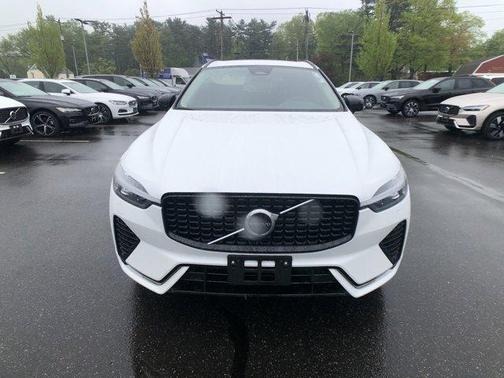 2025 Volvo XC60 B5 Core