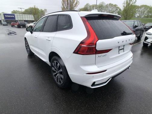 2025 Volvo XC60 B5 Core