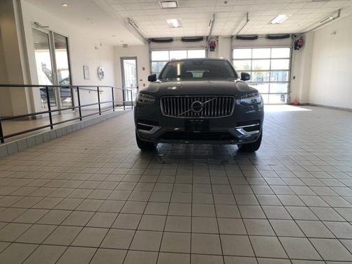 2023 Volvo XC90 B5 Plus