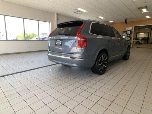 2023 Volvo XC90 B5 Plus