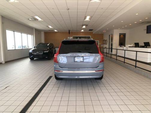 2023 Volvo XC90 B5 Plus