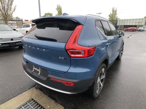 2023 Volvo XC40 B5 Plus Bright Theme
