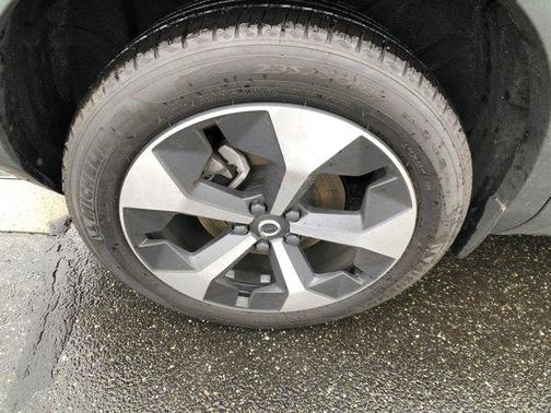 2023 Volvo XC40 B5 Plus Bright Theme