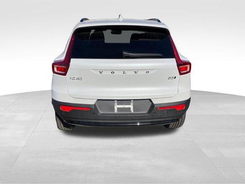 Crystal White 2026 Volvo XC40 B5 Plus