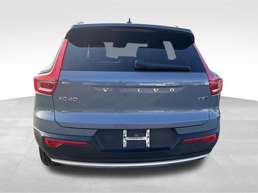 2020 Volvo XC40 T5 Momentum