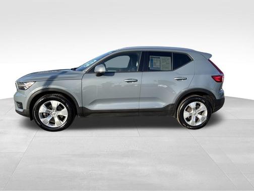 2020 Volvo XC40 T5 Momentum