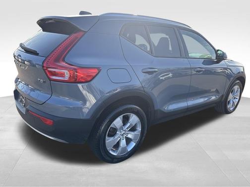 2020 Volvo XC40 T5 Momentum