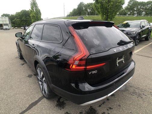 2023 Volvo V90 Cross Country B6 Ultimate