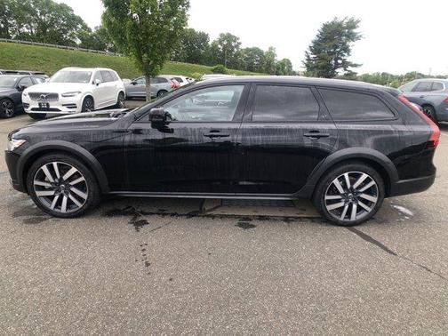 2023 Volvo V90 Cross Country B6 Ultimate