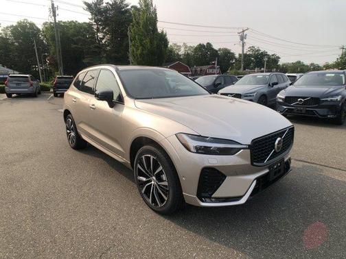 2025 Volvo XC60 B5 Plus