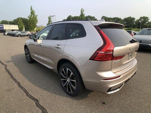 2025 Volvo XC60 B5 Plus