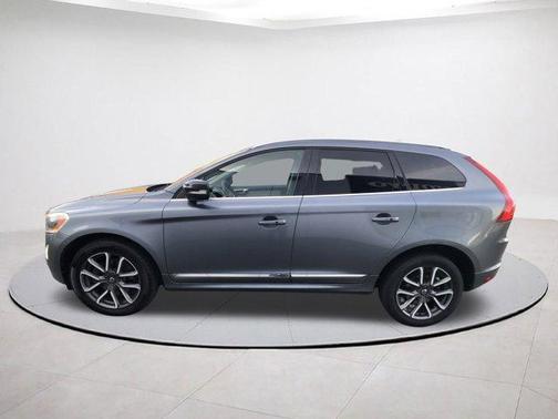 2017 Volvo XC60 T5 Dynamic