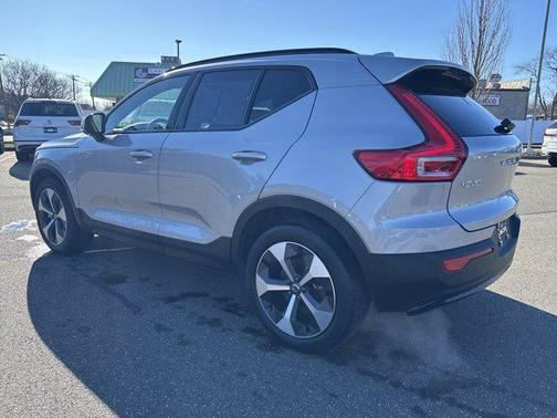 2025 Volvo XC40 B5 Plus Dark Theme