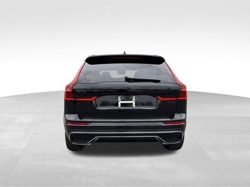 2026 Volvo XC60 B5 Ultra Black Edition