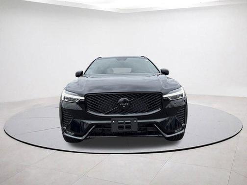 2026 Volvo XC60 B5 Ultra Black Edition