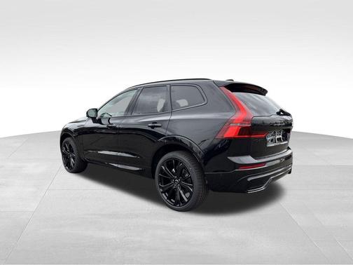 2026 Volvo XC60 B5 Ultra Black Edition