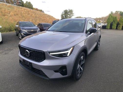 2026 Volvo XC40 B5 Plus
