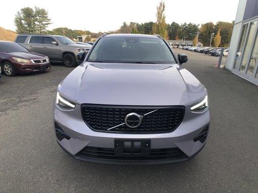 2026 Volvo XC40 B5 Plus