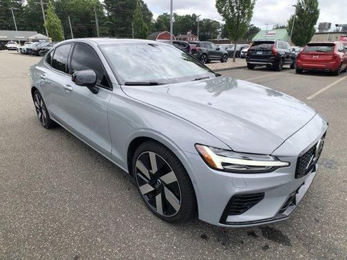 2024 Volvo S60 Recharge Plug-In Hybrid T8 Ultimate Dark Theme