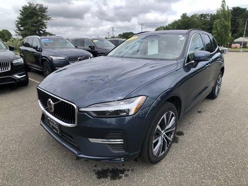 2022 Volvo XC60 B5 Momentum