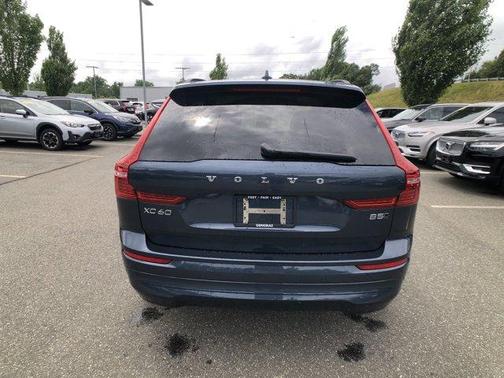 2022 Volvo XC60 B5 Momentum