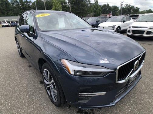 2022 Volvo XC60 B5 Momentum