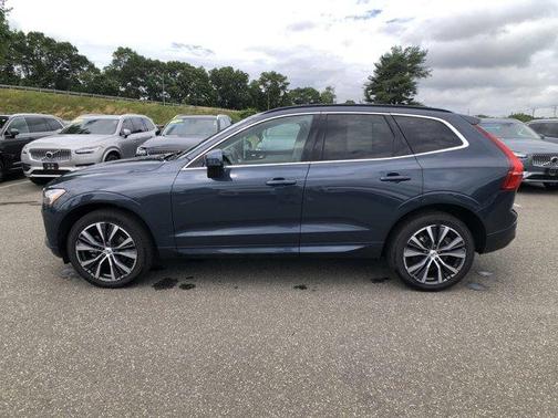 2022 Volvo XC60 B5 Momentum