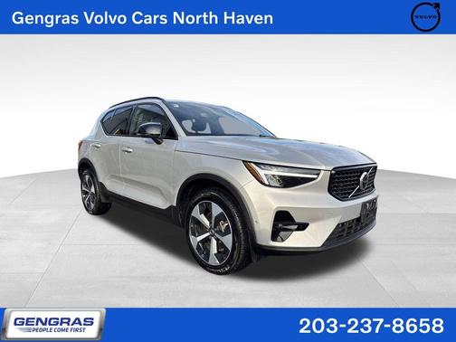2025 Volvo XC40 B5 Plus Dark Theme