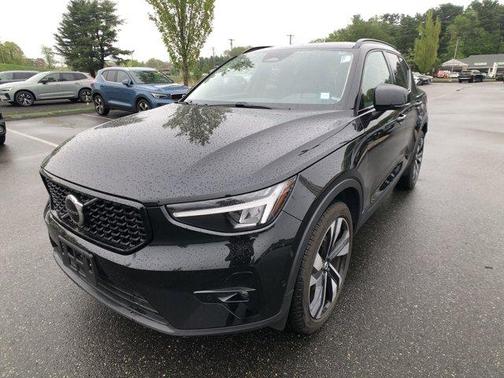 2024 Volvo XC40 B5 Plus Dark Theme