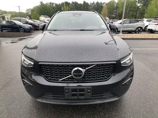 2024 Volvo XC40 B5 Plus Dark Theme