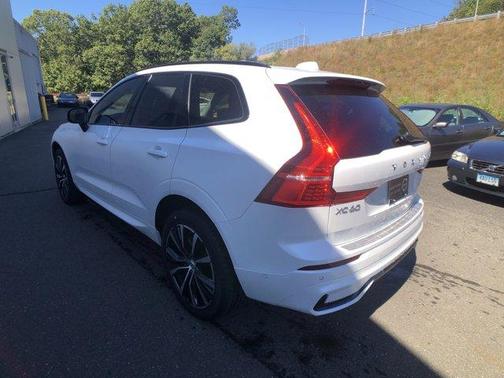 2025 Volvo XC60 B5 Plus