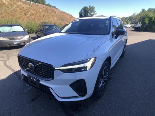 2025 Volvo XC60 B5 Plus