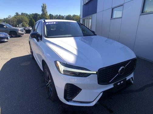 2025 Volvo XC60 B5 Plus
