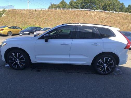 2025 Volvo XC60 B5 Plus