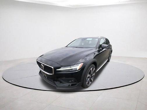 2025 Volvo V60 Cross Country B5 Ultra
