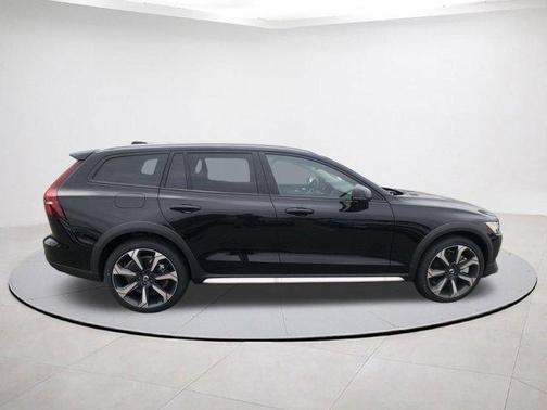 2025 Volvo V60 Cross Country B5 Ultra