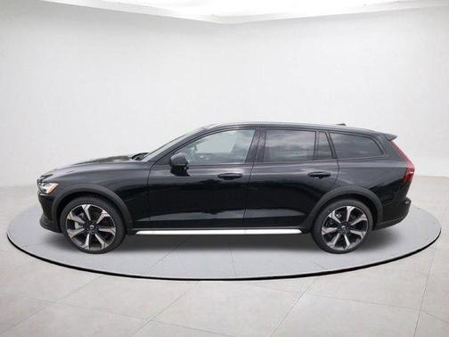 2025 Volvo V60 Cross Country B5 Ultra