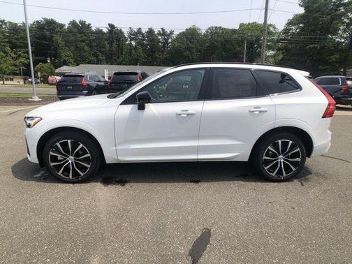 2025 Volvo XC60 B5 Plus