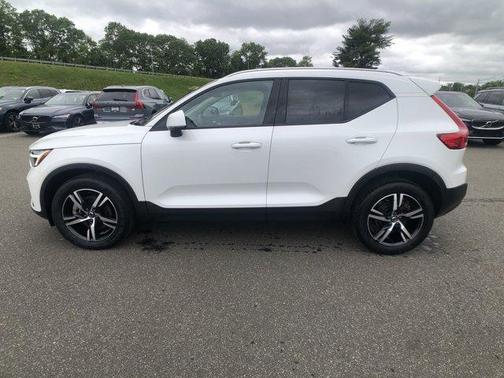 2023 Volvo XC40 B5 Core