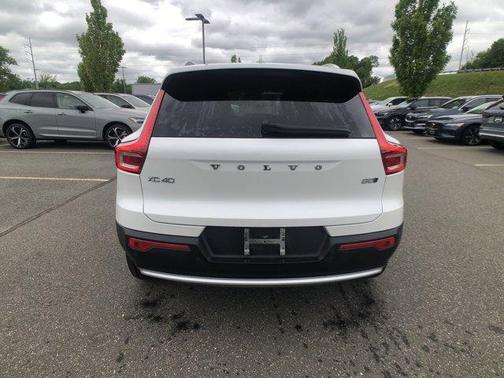 2023 Volvo XC40 B5 Core