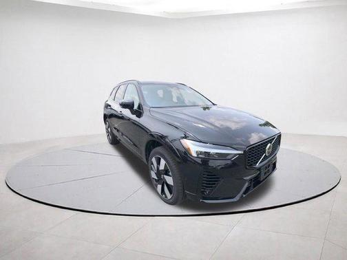 2025 Volvo XC60 Plug-In Hybrid T8 Plus