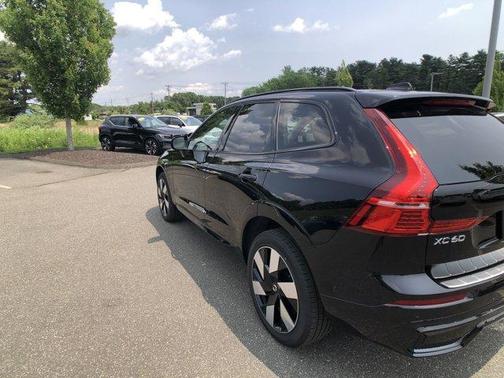 2025 Volvo XC60 Plug-In Hybrid T8 Plus